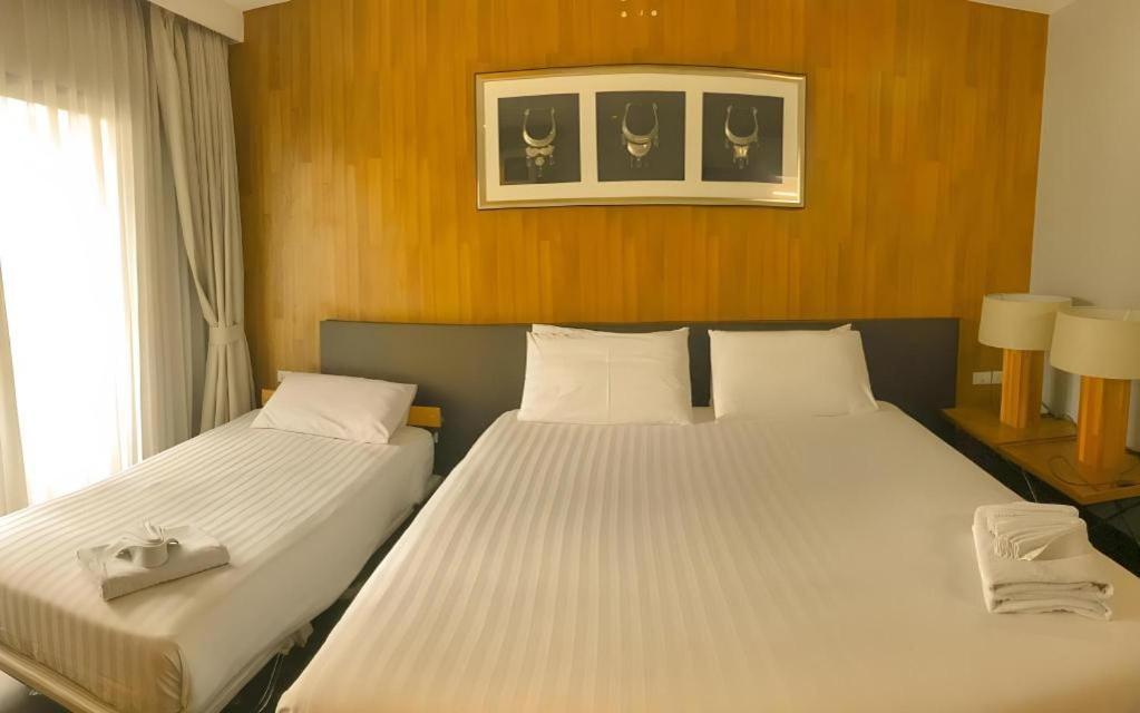 เฮือนนานา จอมสวรรค์ Hotel แพร่ ภายนอก รูปภาพ